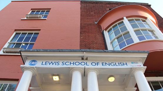 LEWIS SCHOOL OF ENGLISH SOUTHAMPTON DİL OKULU